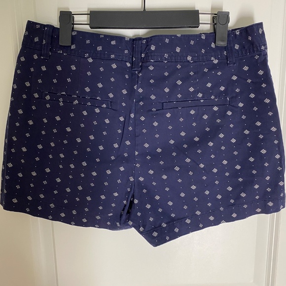 WOMANS GAP CITY SHORT SIZE 10 NAVY BLUE - Picture 3 of 3